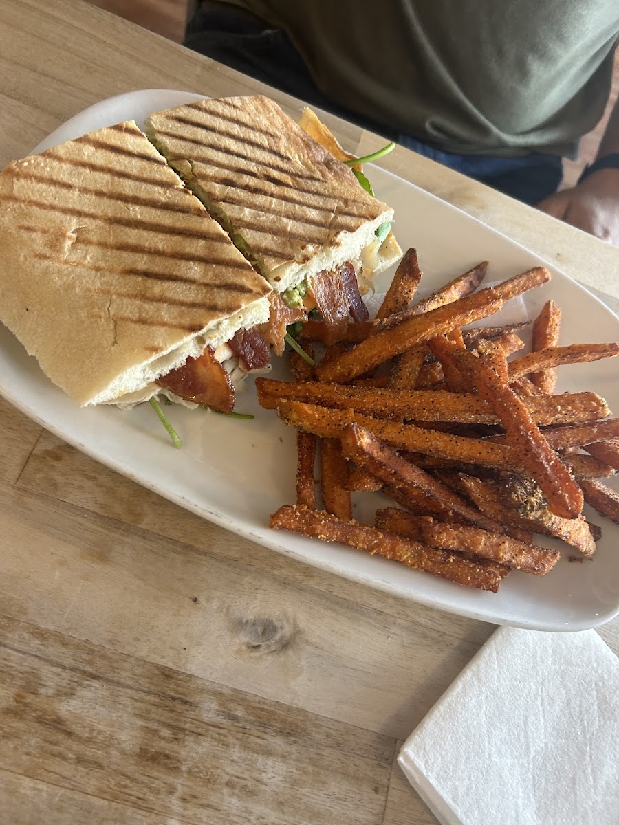The Cutting Edge Cafe-4